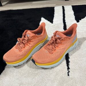 HOKA 7.5B women’s shoes!